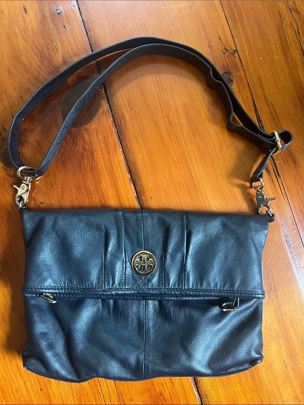 Tory Burch Convertible Black Leather Crossbody Bag or Shoulder Bag. Super clean.